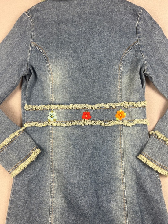 Girls Vintage Y2K Denim Embroidered Trench
Size: 12 - Picture 7 of 7